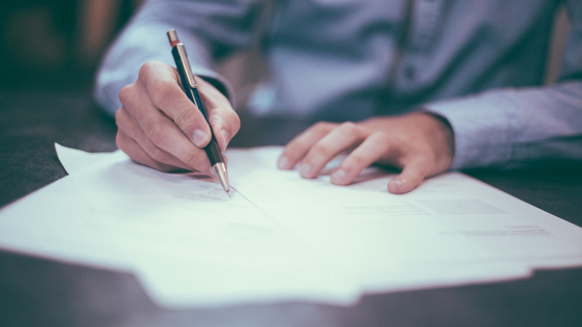 Signature d'un mandat de gestion avec une agence immobilière